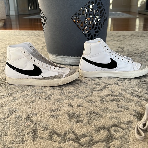 White Nike Blazers - Picture 5 of 6